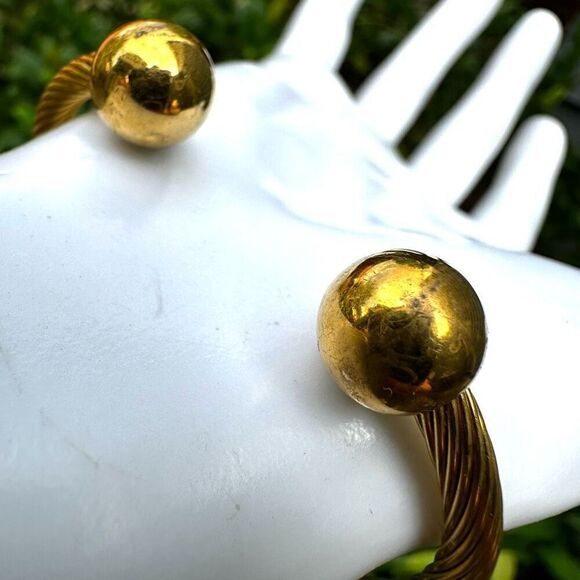 Gold tone twisted magnetic open bangle bracelet - Picture 6 of 7